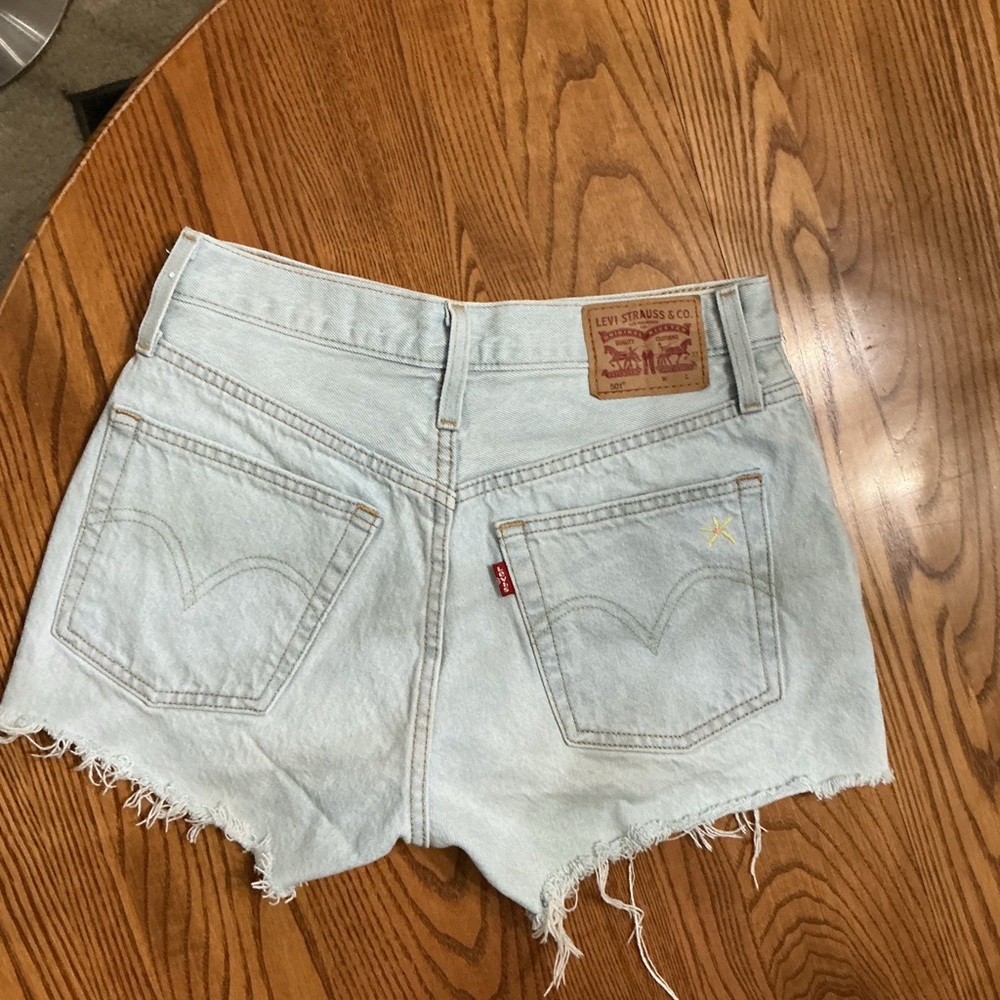 Levi’s Denim Women Shorts - Picture 3 of 4